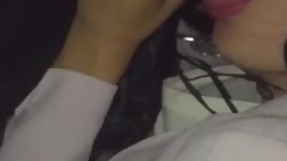 Blasen im auto blowjob schwanz lutschen