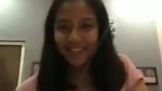 Bocil show pose bugil seksi