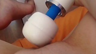 Amateur Teen Melanie uses Hitachi Vibrator (2/4)