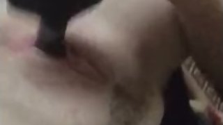 “рахает свою писичку расчЄской