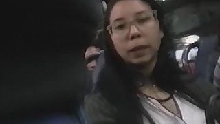 O cara ficou excitado perto de uma ninfomaniaca olha o que deu